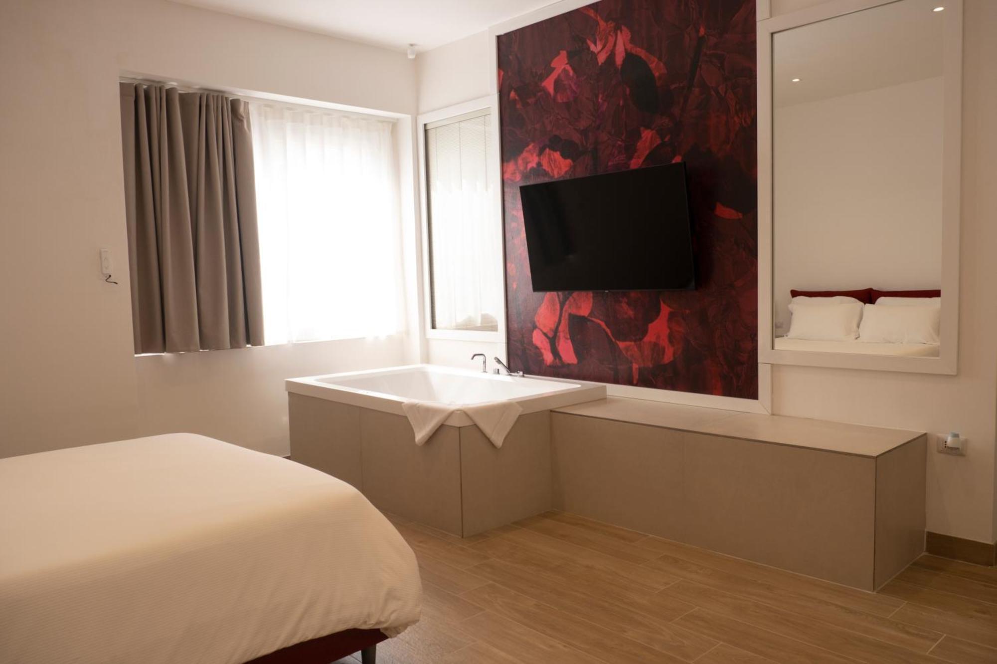 Monumental Luxury Rooms Caserta Exterior foto