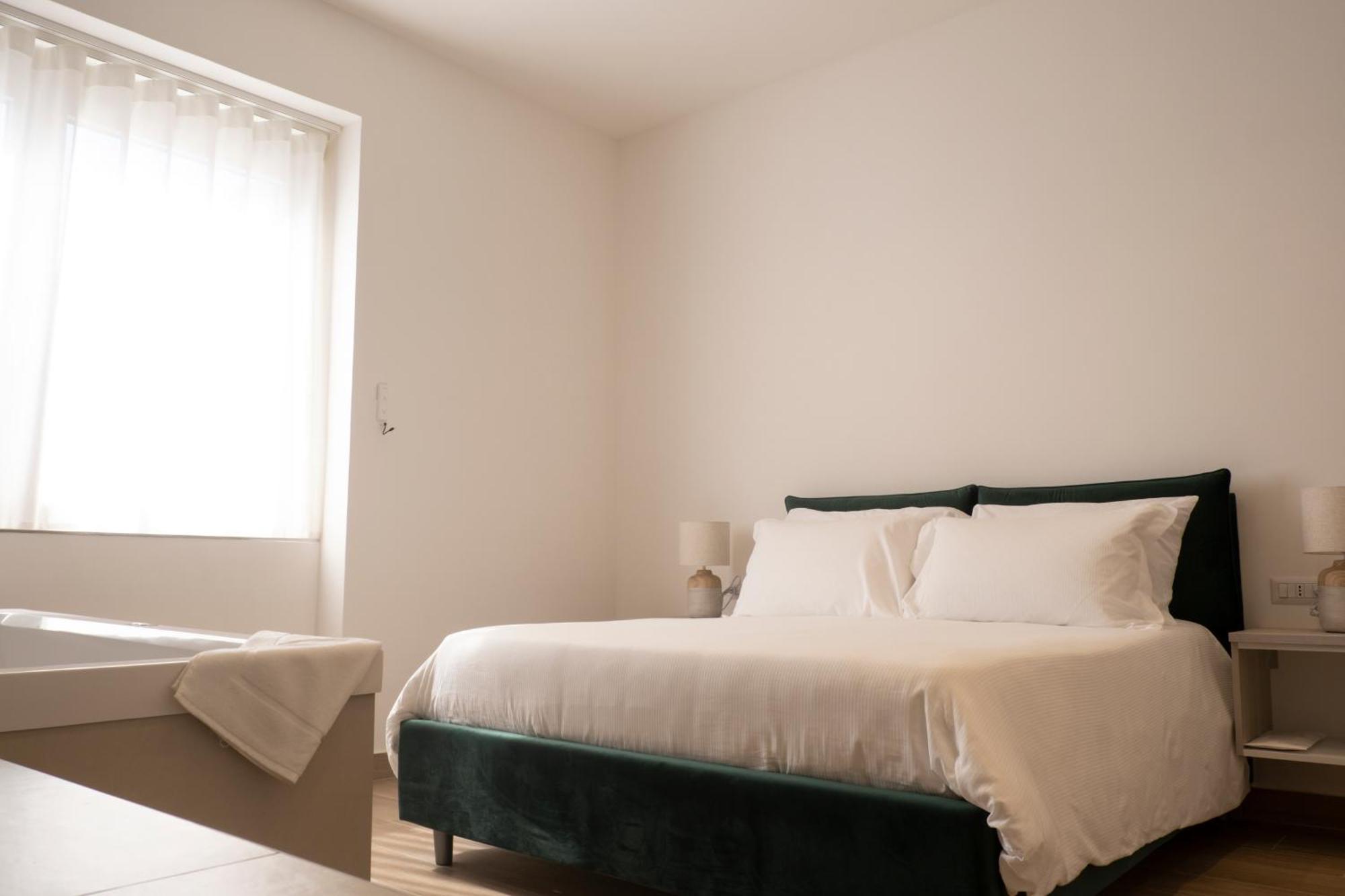 Monumental Luxury Rooms Caserta Exterior foto